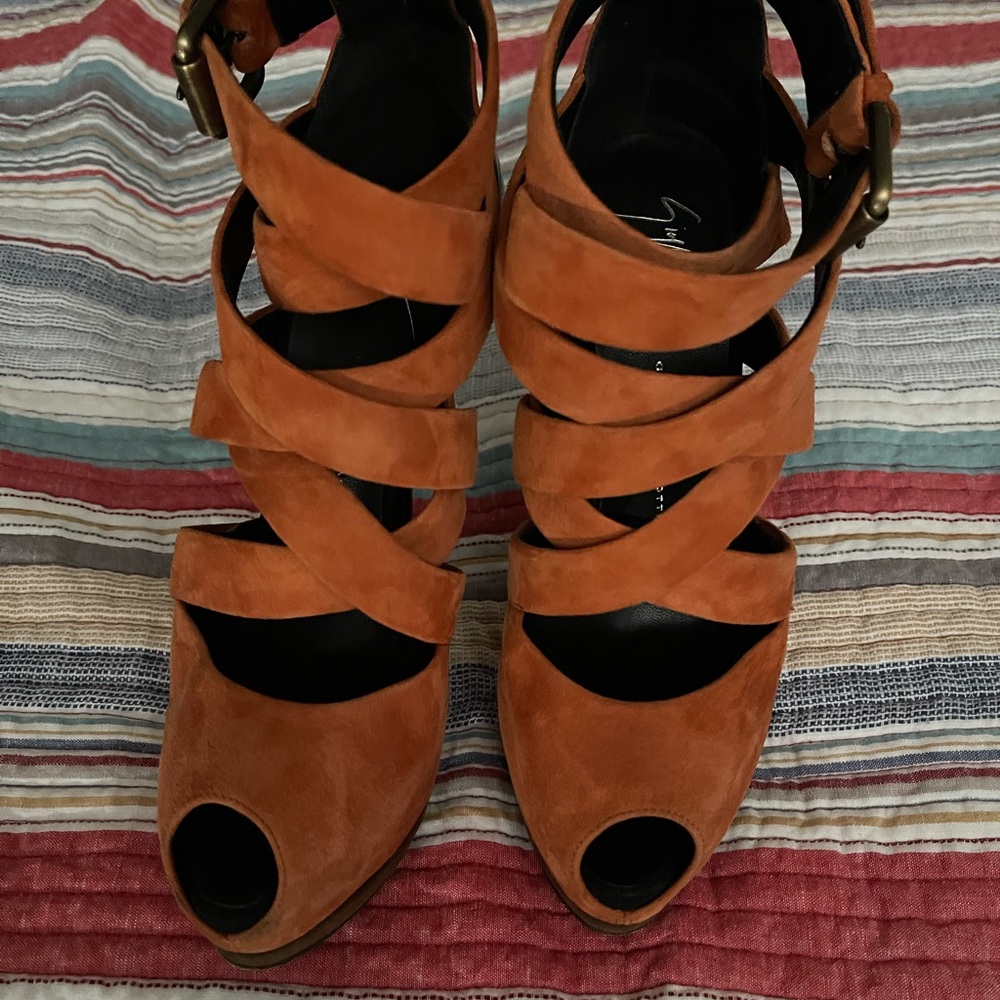 Heels - Picture 3 of 3
